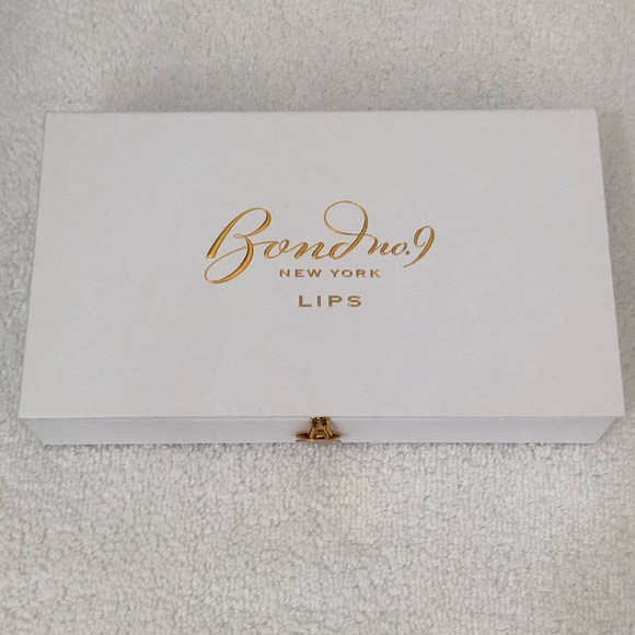 NIB Bond Refillable 2 piece lipstick set in “Park Avenue” - Picture 4 of 11